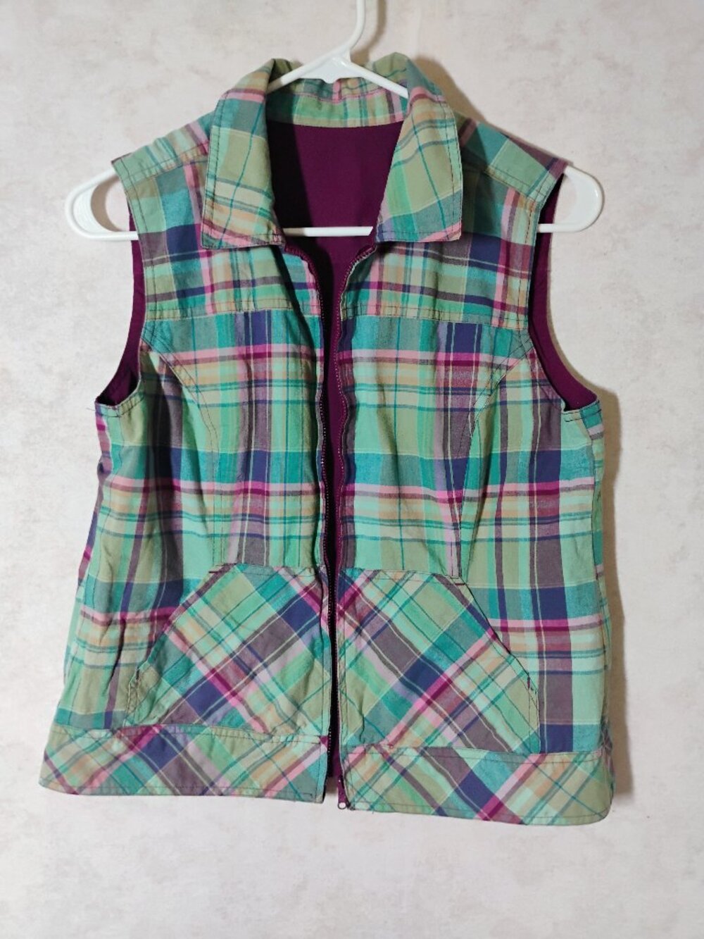 Reversible Plaid to Solid Zip Vest size Small